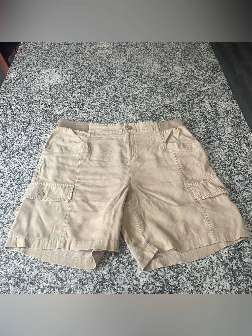 Soft Surroundings Women XL Bayside Cargo Shorts Taupe Khaki Stretch Waist